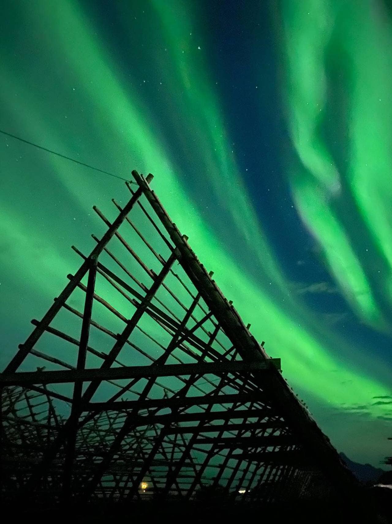 Nordlys over Svolvær i Lofoten