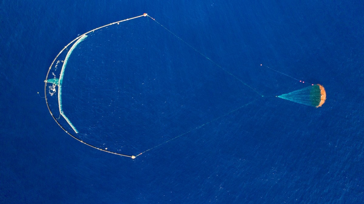 Ocean Cleanup har endelig samlet plast fra havet