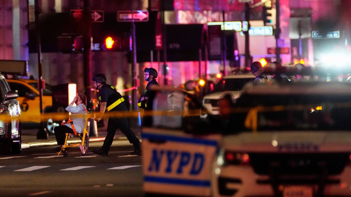AP: Fire skutt og drept i New York