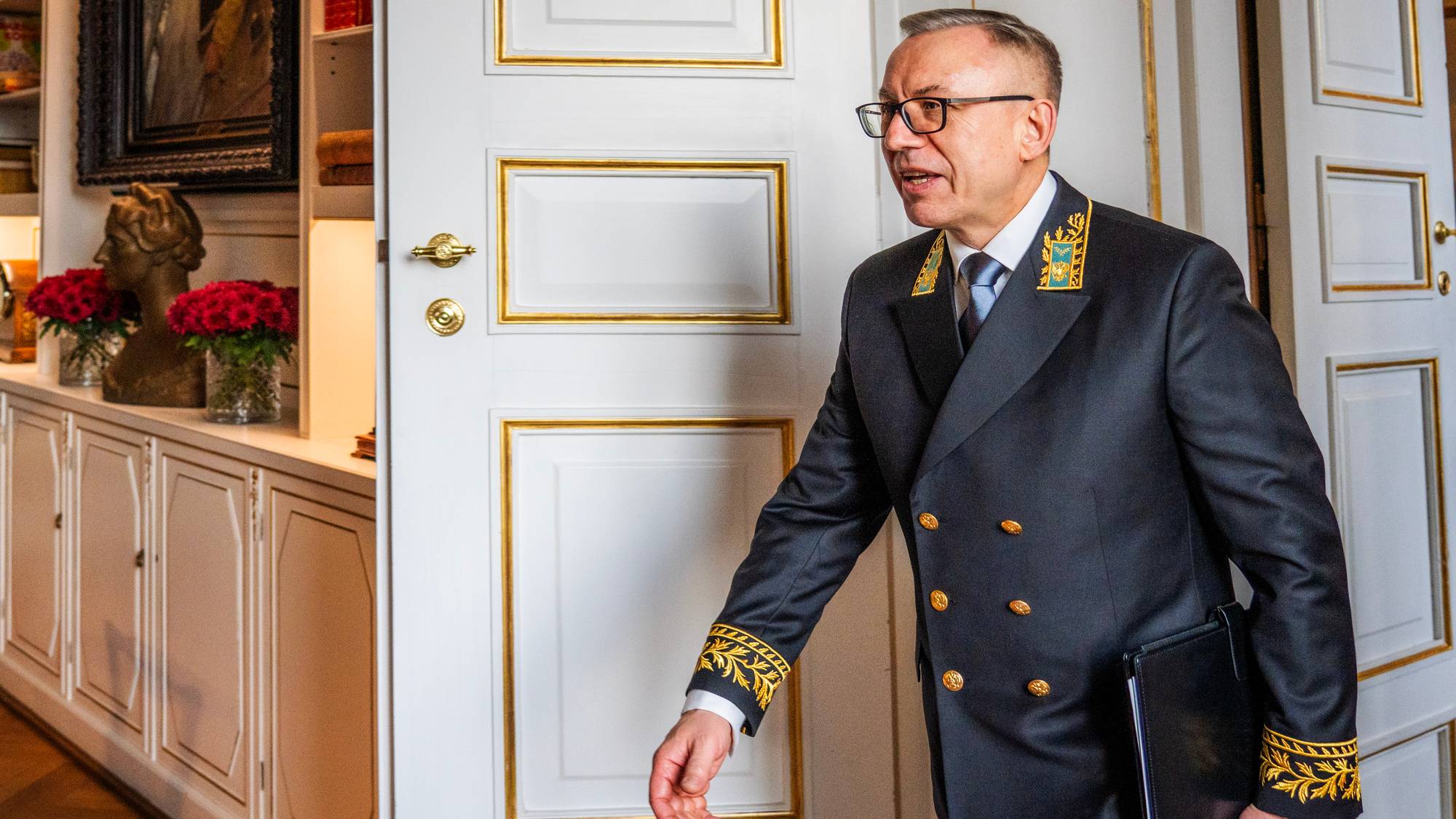 en mann i uniform