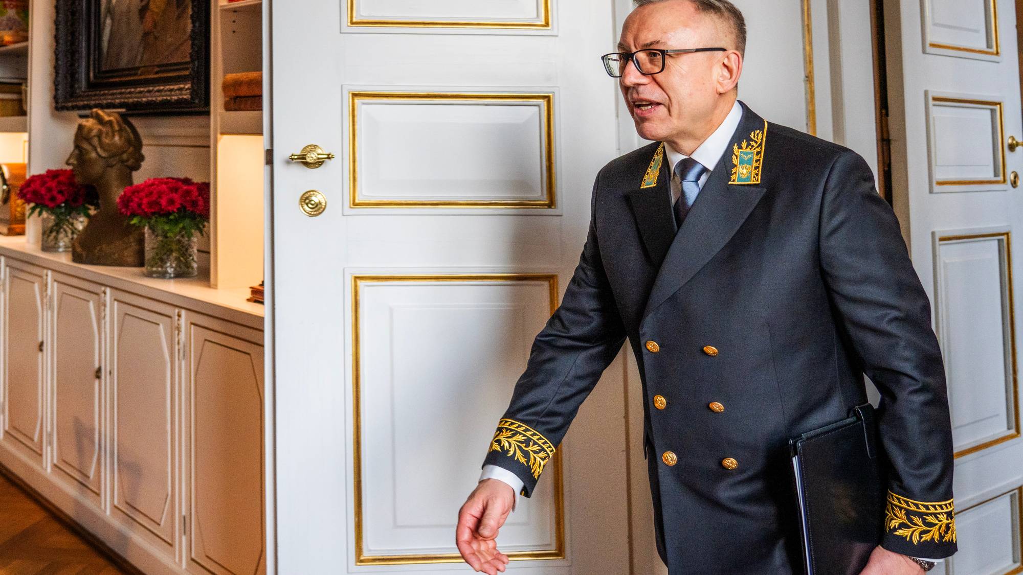 en mann i uniform