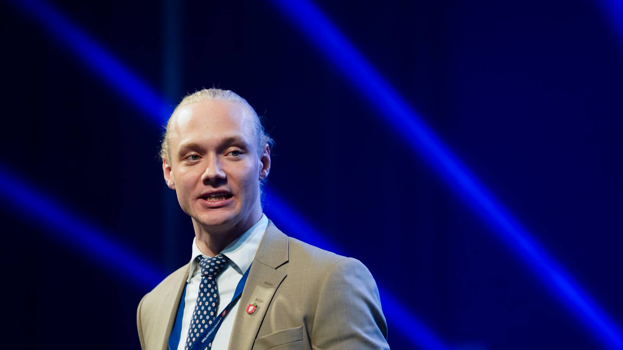 Rødt-politiker Mímir Kristjánsson mener ungdom må skjerpe seg – NRK ...