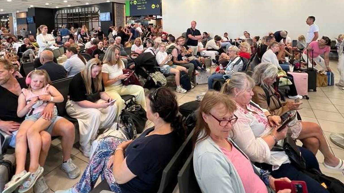 Venta på flyet i over to døgn på Rhodos: – Gjorde ferien til eit reint mareritt