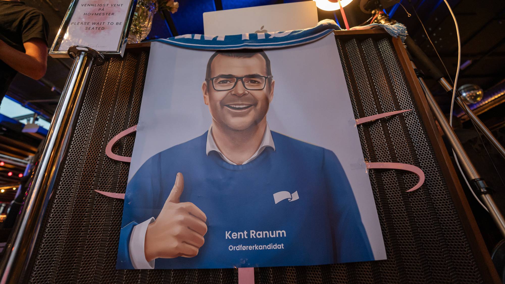 En valgplakat av Kent Ranum under valget 2023. En animert figur av Ranum som holder tommelen opp.