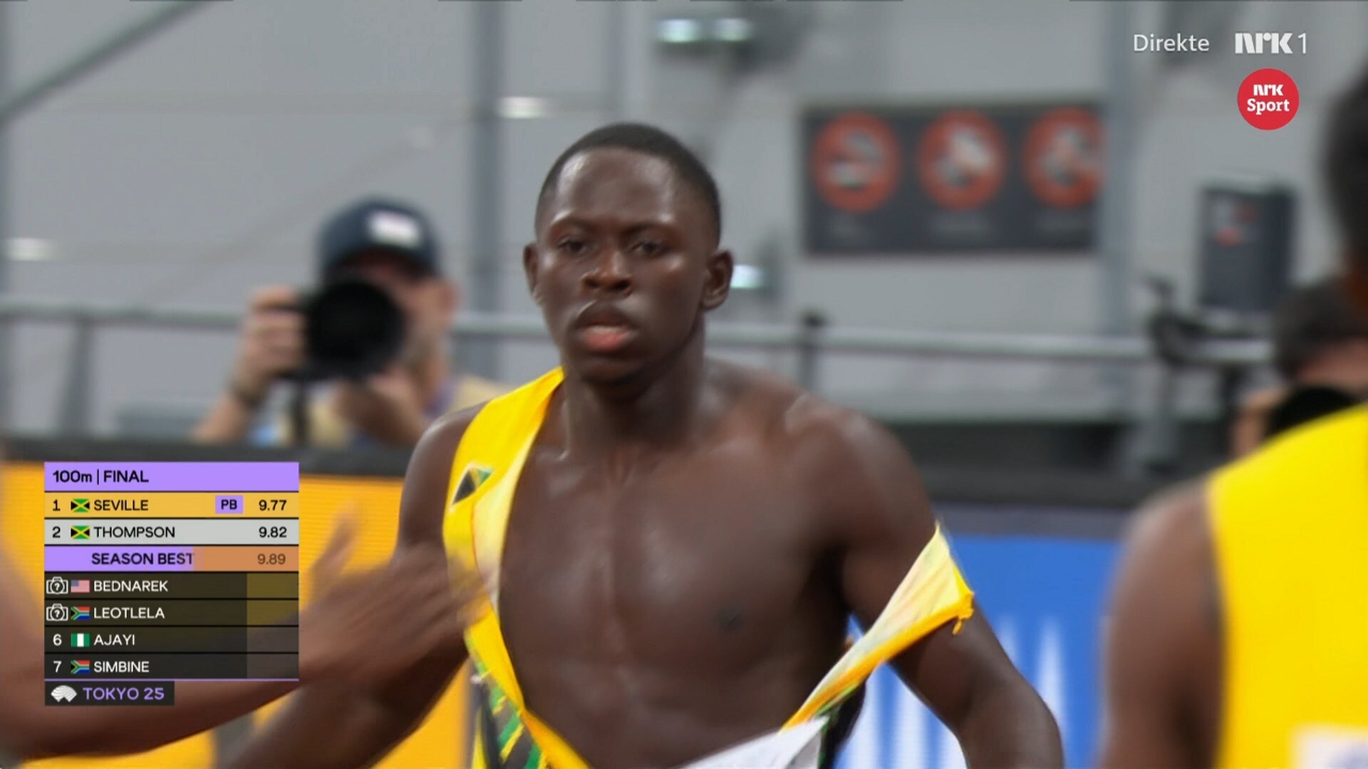 Jamaicansk gull på 100 meter – Bolt i vill jubel på tribunen