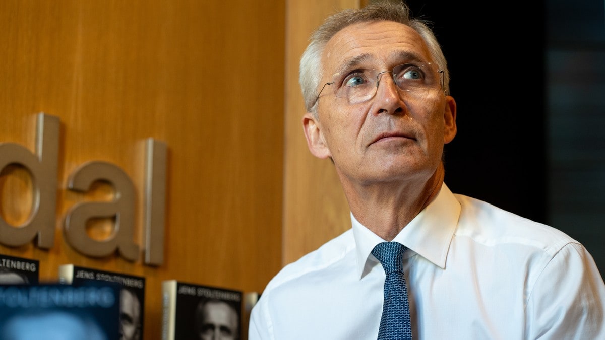 Stoltenberg i ny bok: «Nato sto på kanten av stupet»