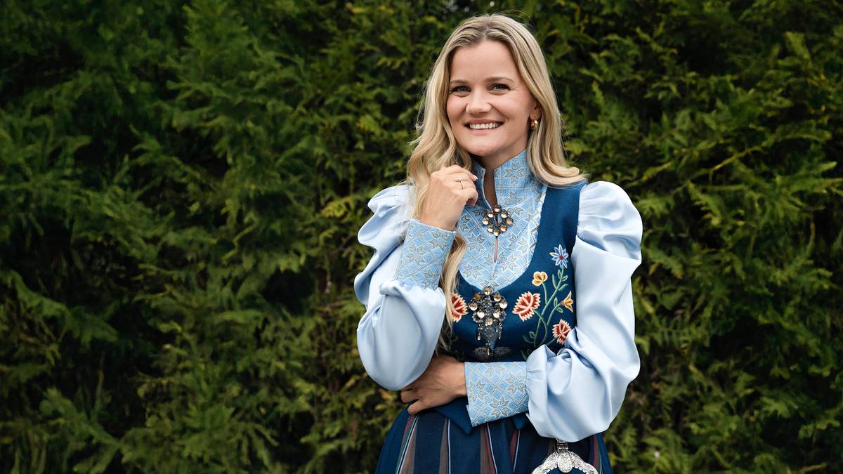 Sandras «drømmebluse» irriterer bunadspolitiet: – Skrekkelig