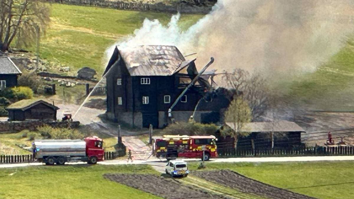 Brann i sauefjøs i Lom