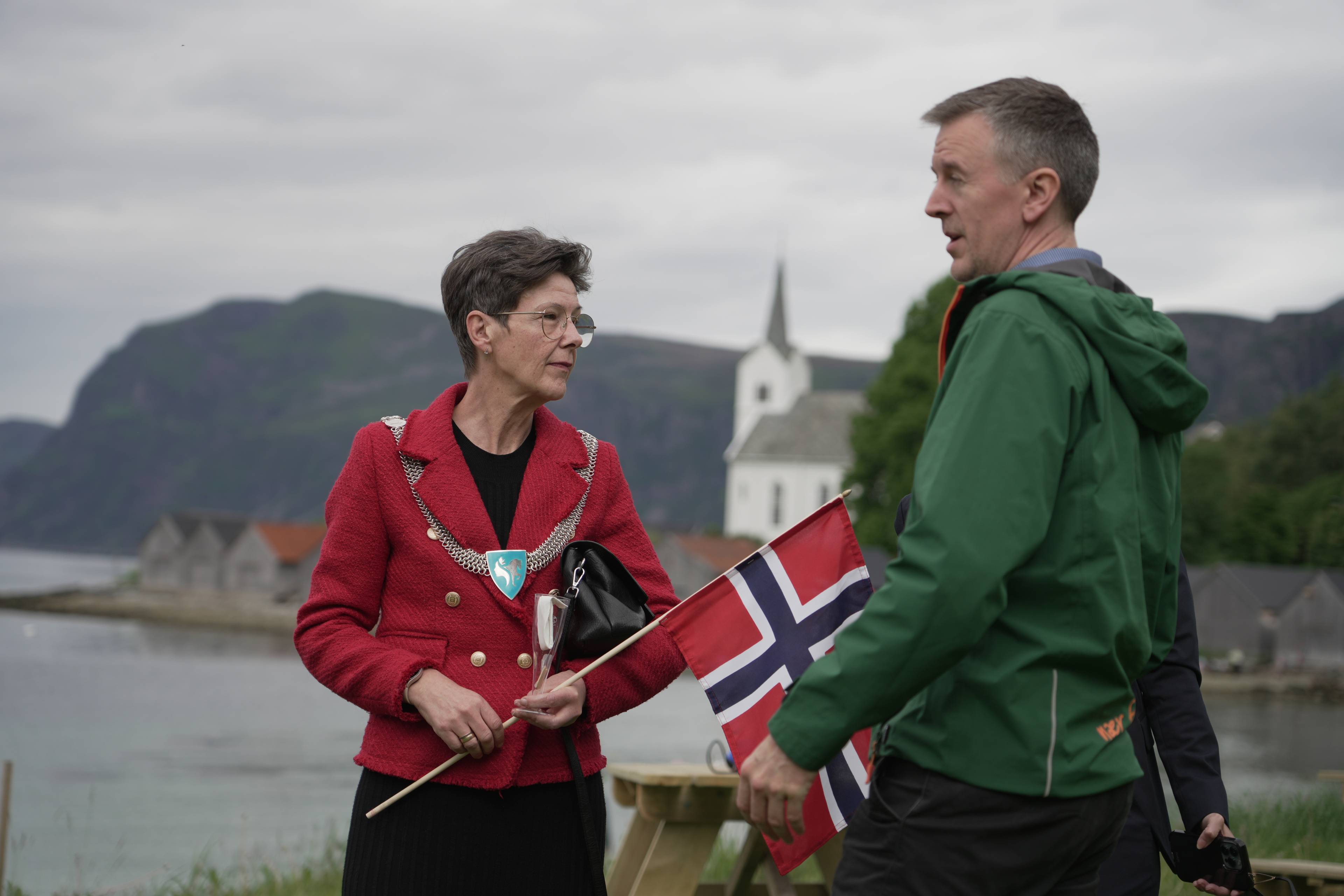 Trass tidlegare åtvaringar om uansvarleg pengebruk, måtte regjeringa gje etter og løyve 150 millionar kroner i oppstartsmidlar.