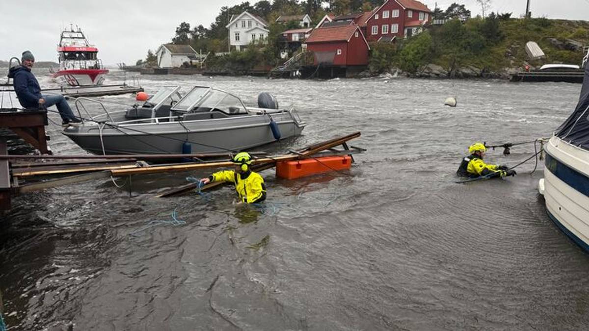 Redningsskøyta hjelper båteier på Tromøya