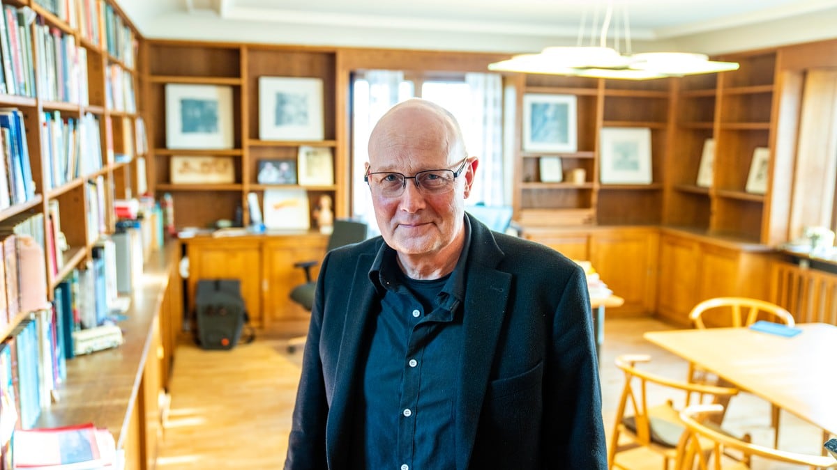 en mann som står på kontor FOTO: Fredrik Pedersen/NRK en mann som står på kontor FOTO: Fredrik Pedersen/NRK