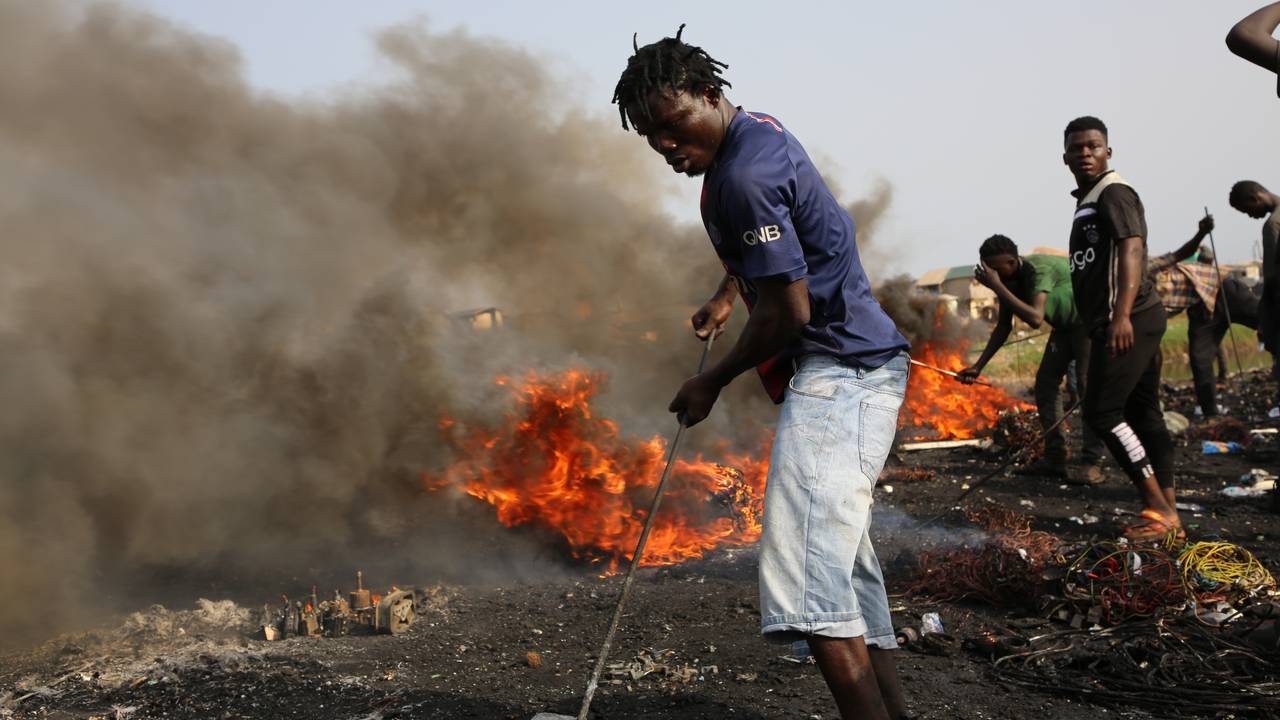 Mohammed Awal på søppeldynga i Ghana