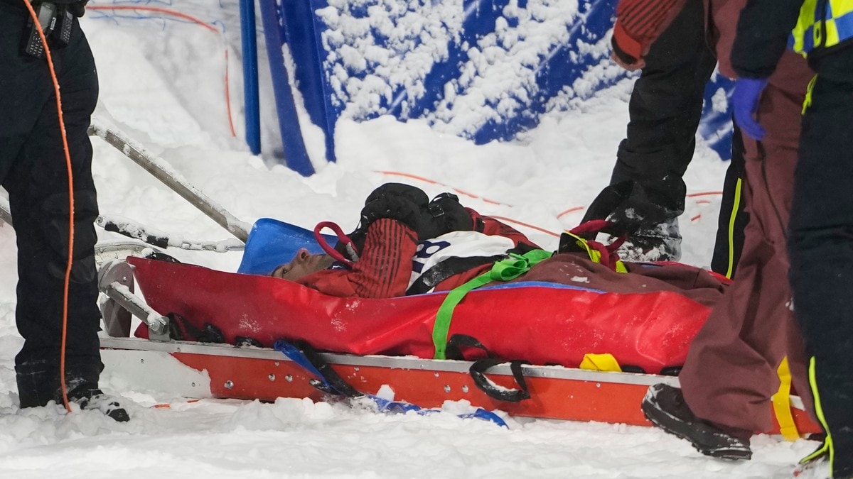 Stygg OL-ulykke for snowboardstjerne – fraktet ut av bakken på båre