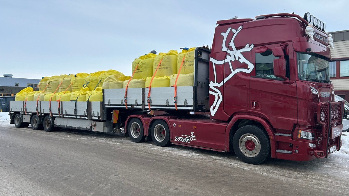 Beitekrise: 500 tonn med nødfôr er på vei til Nord-Norge