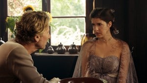 Porno ustasi barcha teshiklarda xizmatkorni sikadi