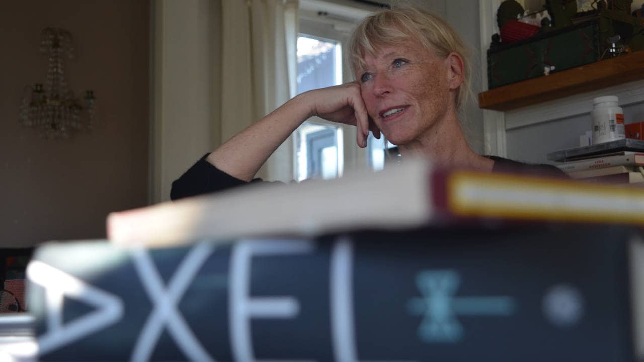 Axel Moxnes er glad i å lesa bøker.