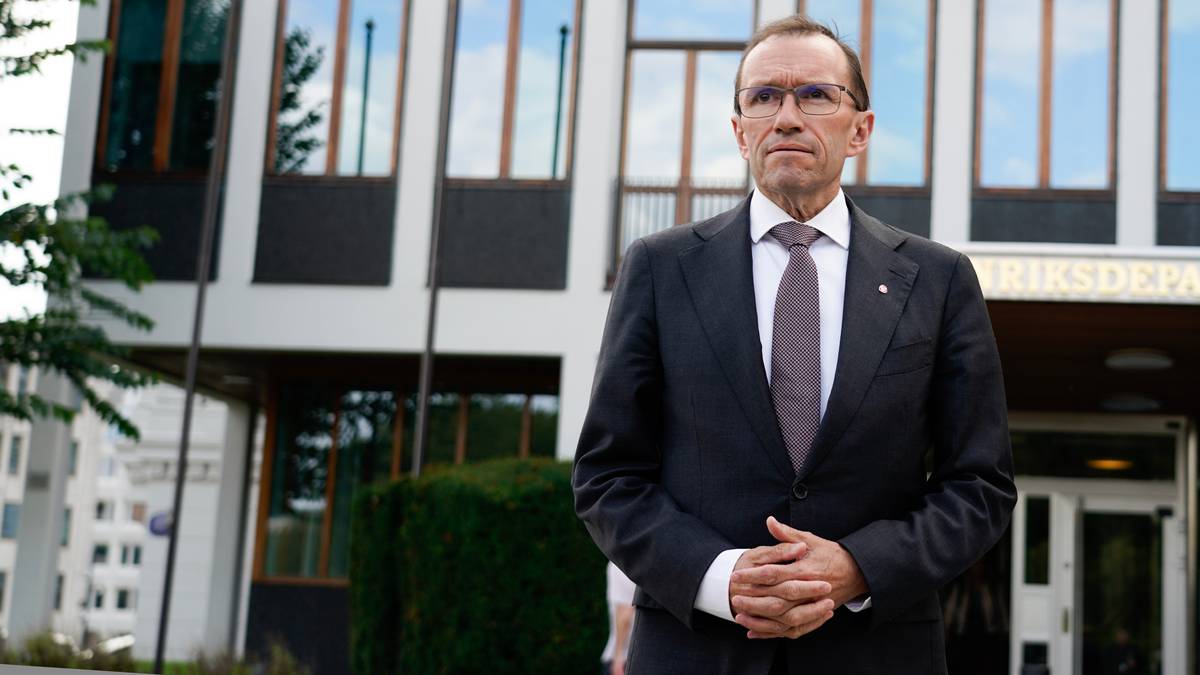 Utenriksminister Eide: – Veldig langt igjen til vi kan kalle det fred