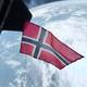 Jannicke Mikkelsen Det norske flagget Jannicke Mikkelsen hadde med seg i verdensrommet, i bakgrunnen sees jordkloden sett fra verdensrommet.