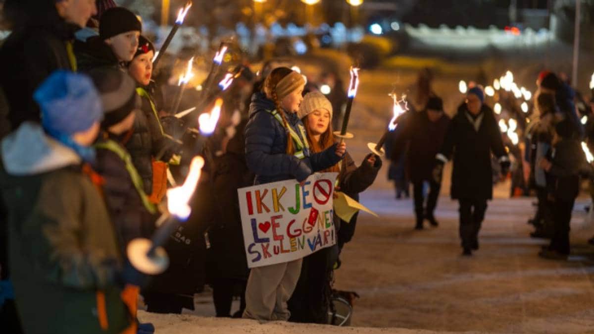 Rasar mot info-video om skulenedlegging