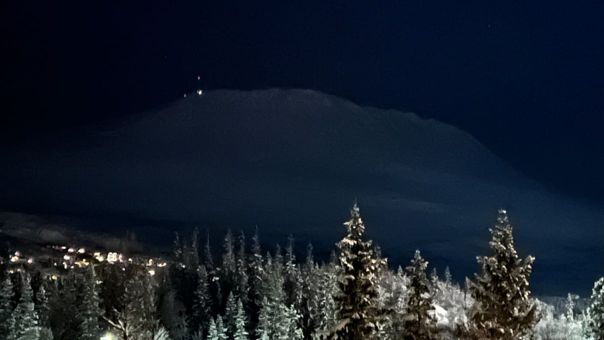 Fem tenåringer fast på Gausatoppen - skal være fraktet ut