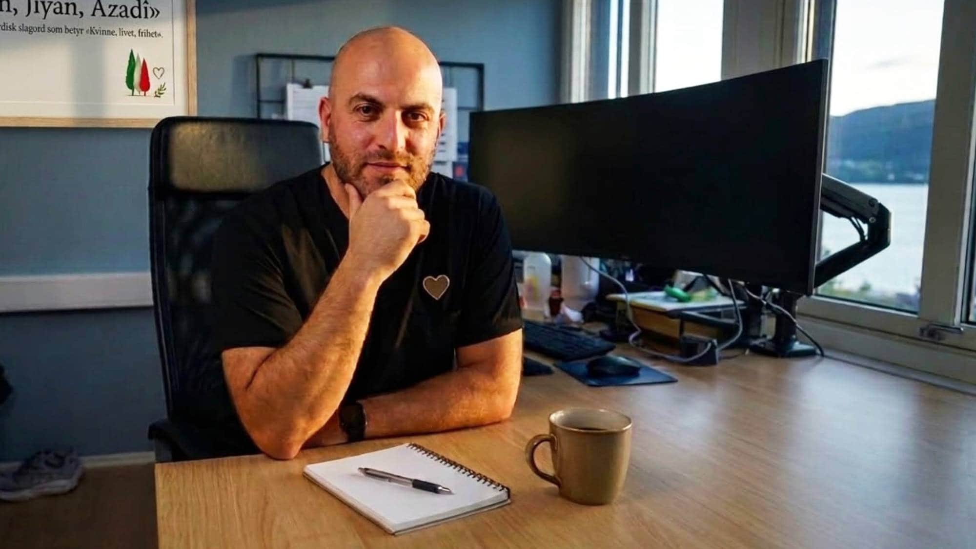 Fastlege Mozzie Marvati på legekontoret