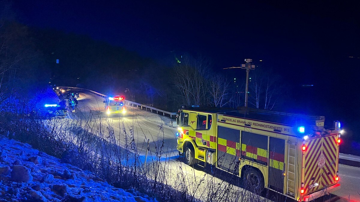 Flere personer skadd etter frontkollisjon