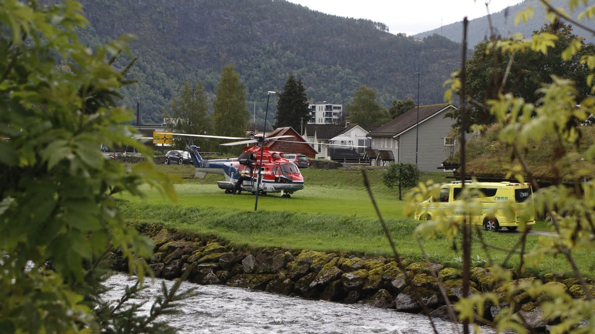 Person hamna i ein elv i Sogndal - får livreddande førstehjelp