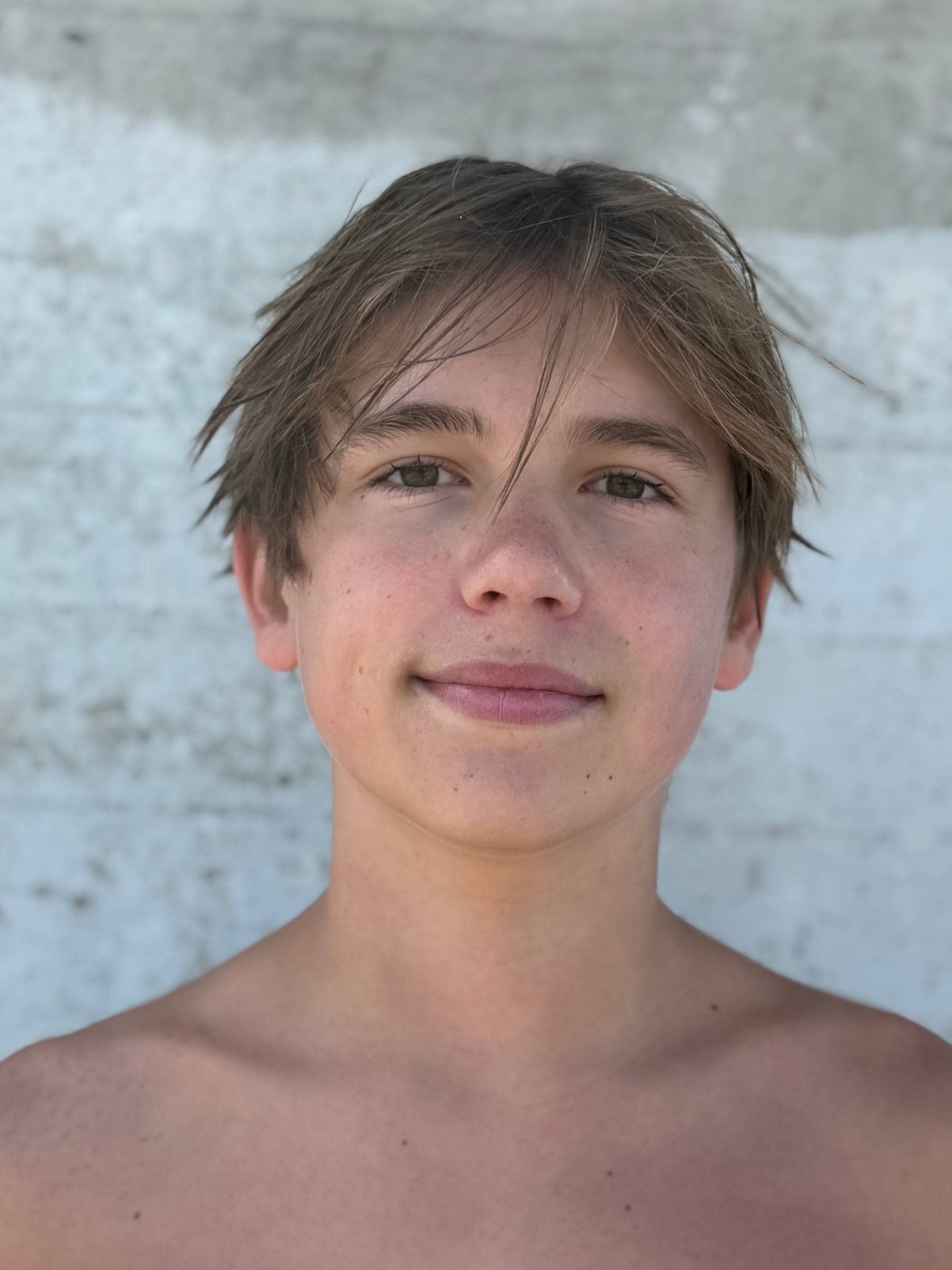 en person uten skjorte (Bildebeskrivelsen er laget av en KI-tjeneste)