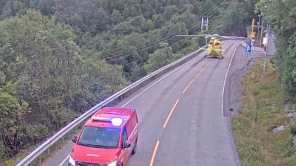 Alvorlig trafikkulykke på Sunnmøre – fem til sykehus