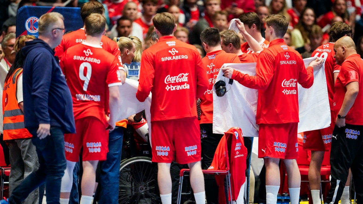 Kolstad-trener falt om under håndballfinalen