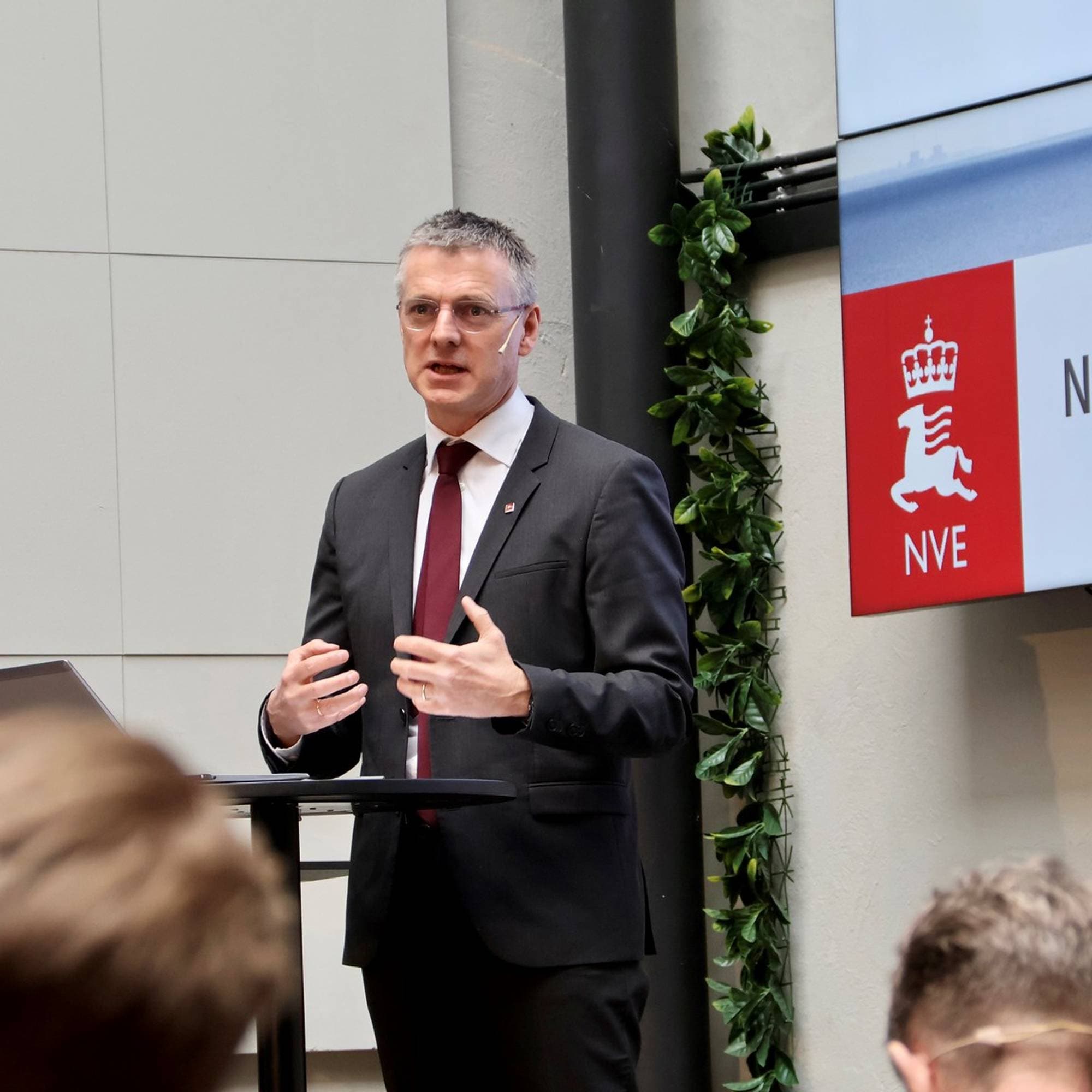 Vassdrags- og energidirektør Kjetil Lund la fram planer for havvind for regjeringen for olje- og energiminsteren 25. april 2023