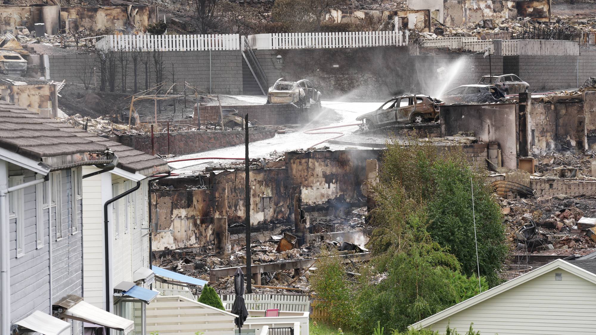 Flere nedbrente hus etter brann. 