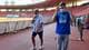 Anders Skjerdingstad Jakob Ingebrigsen sammen med agent Daniel Wessfeldt inne på Letzigrund stadion i Zürich.