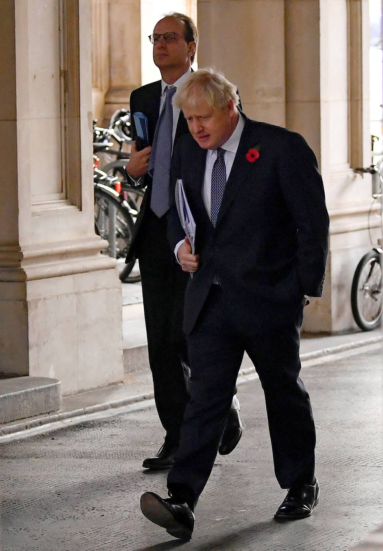 Statsminister Boris Johnson og rådgiver Martin Reynolds i november 2020