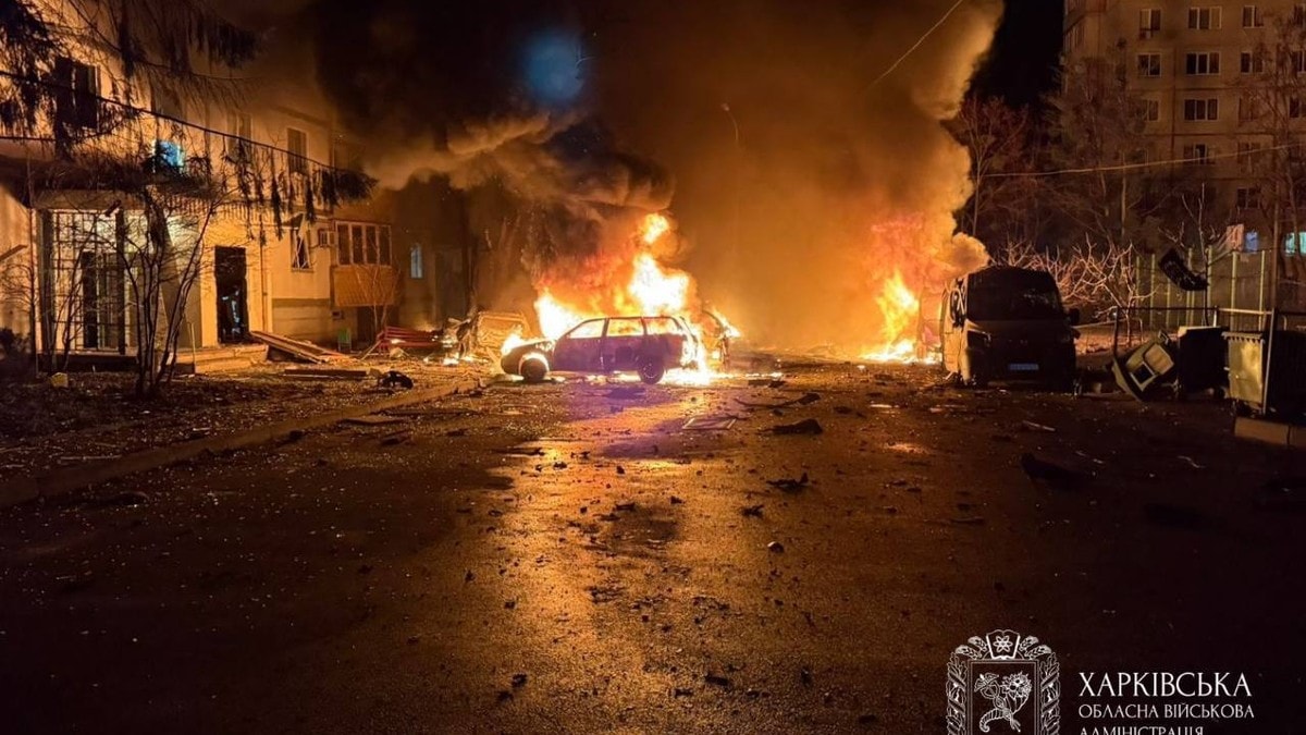 Boligblokk i Kharkiv truffet av droner – flere såret