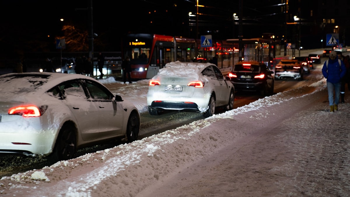 Ventar store mengder snø – ber folk la bilen stå