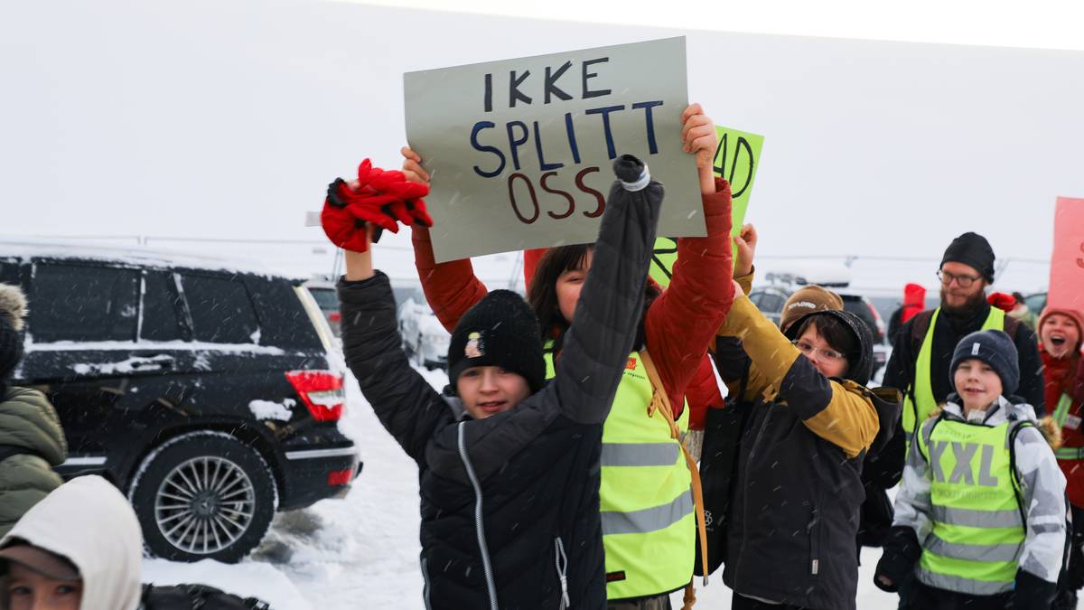 Elever protesterte mot skolenedleggelse: – Føler oss ikke hørt