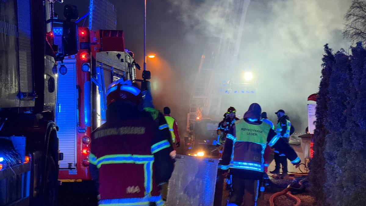 Brann i hus i Ålesund – har ikkje kontroll