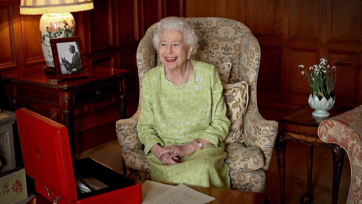 Dronning Elizabeth møtte Charles, som er koronasmittet