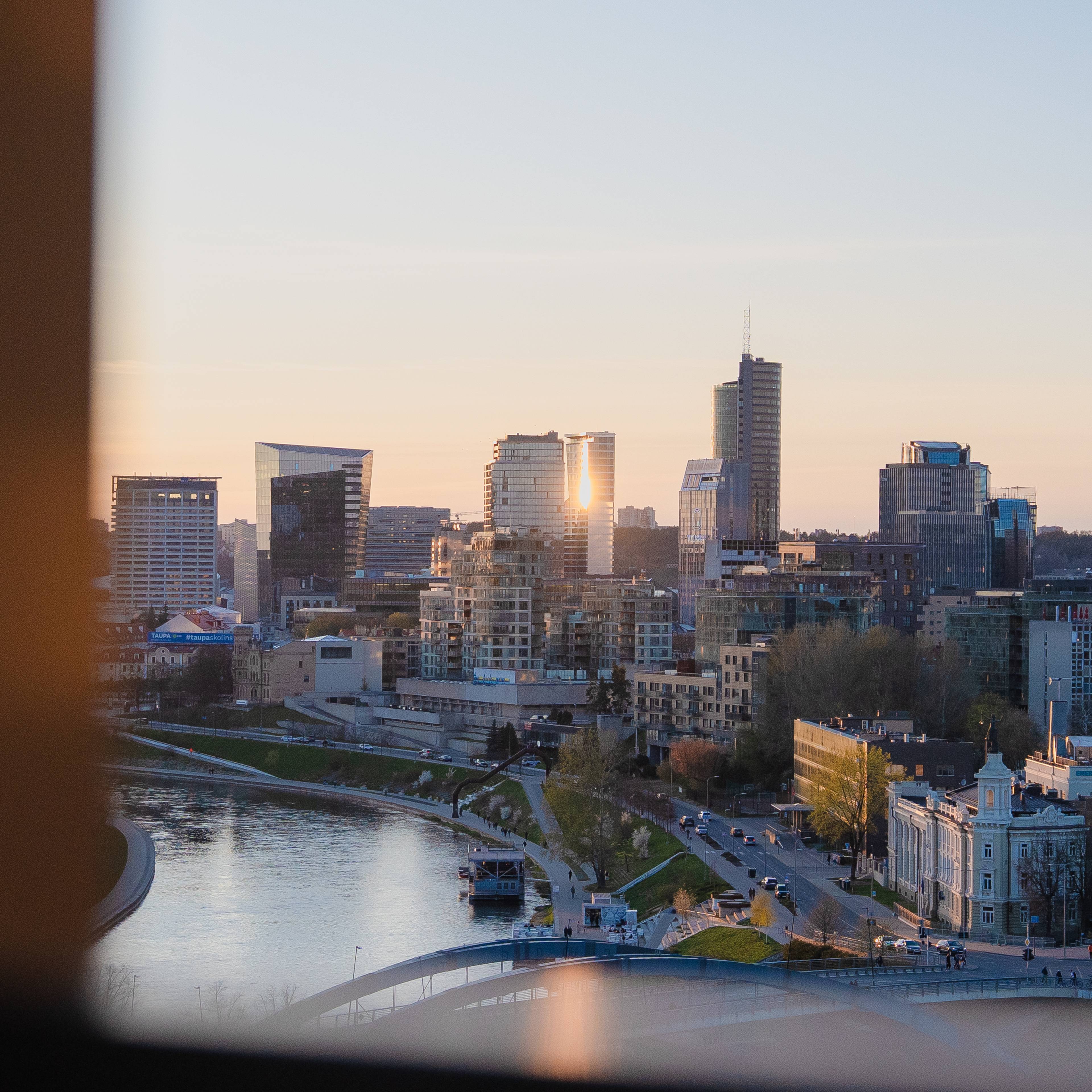 Utsikt over Vilnius på kveldstid