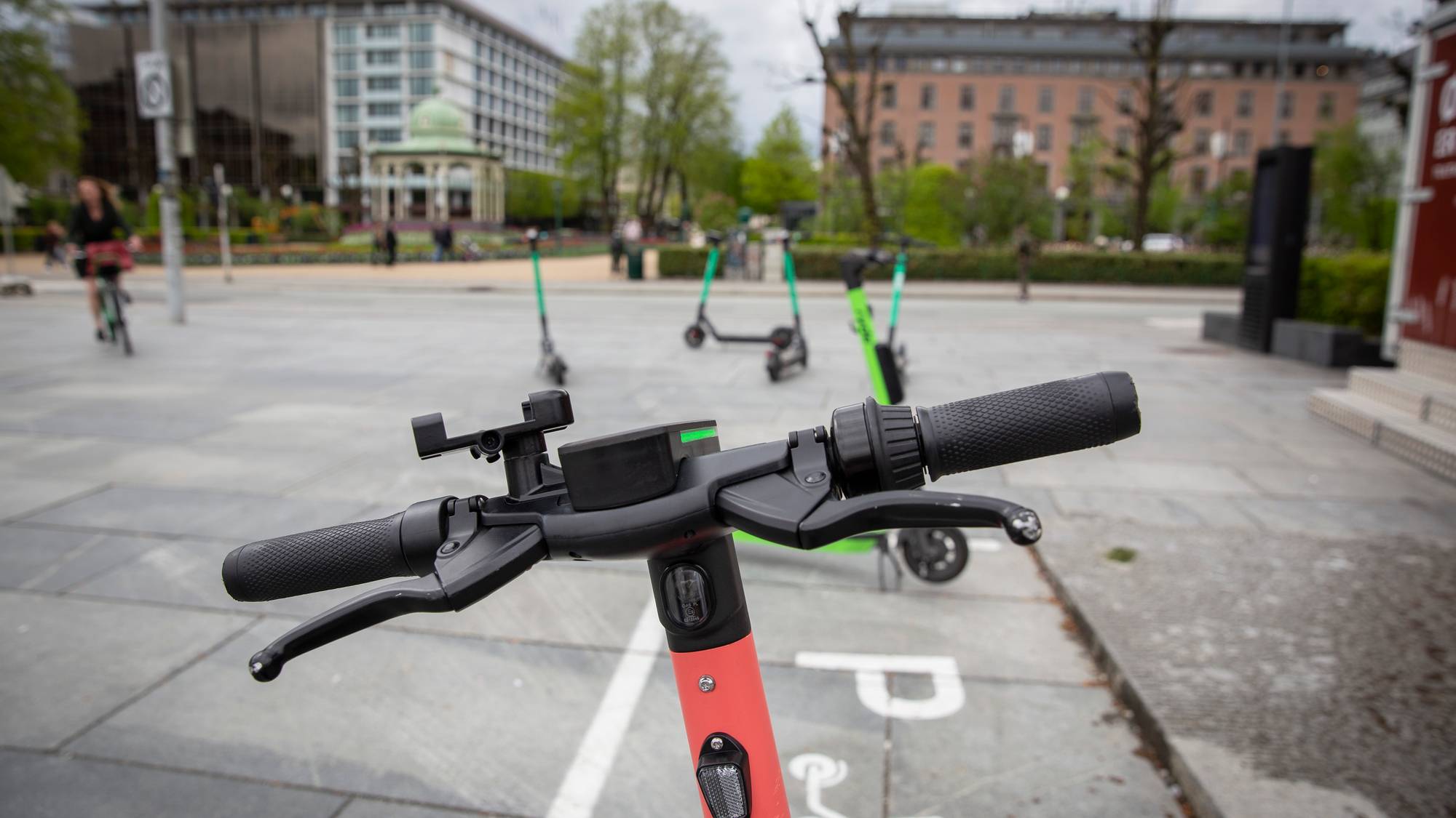 Elsparkesykkel på Festplassen i Bergen