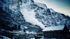 SNØSKRED I AURLAND: På måndag rasa det ned fjellsidene i Gudvangen. Tysdag morgon rasa det på nytt. 