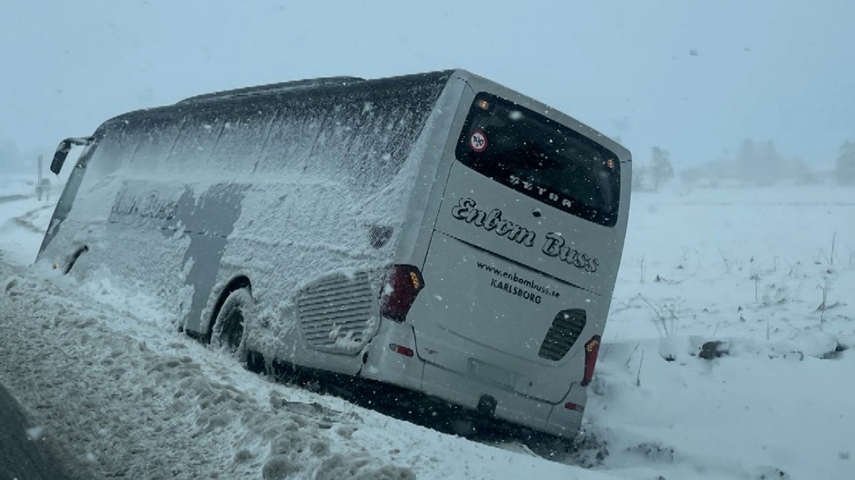 Snø fører til trafikkaos i Sør-Sverige
