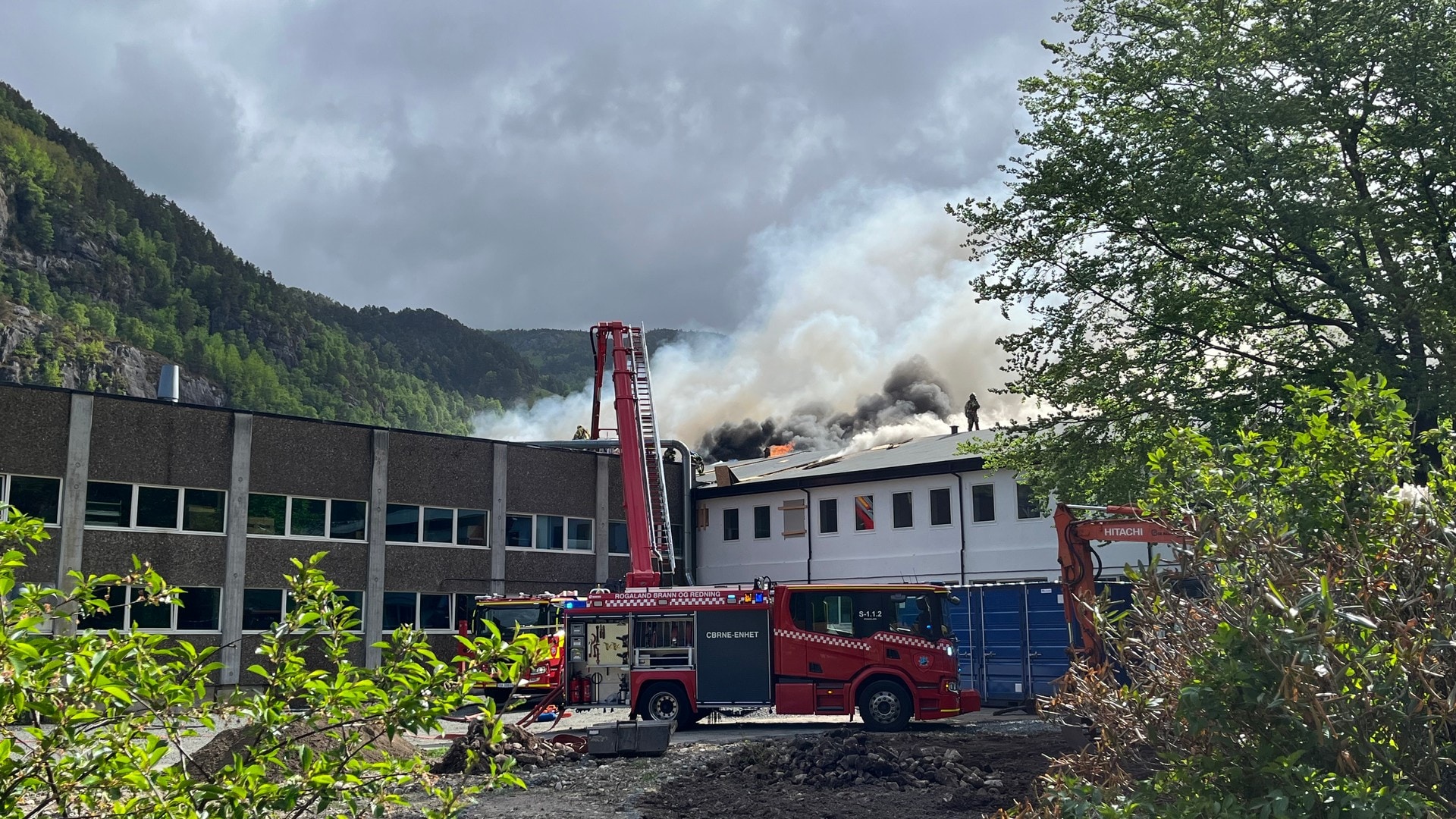 Storbrann ved vindusprodusent