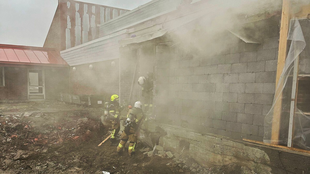 Kontroll på brann i nedlagt skole – vet ikke årsaken