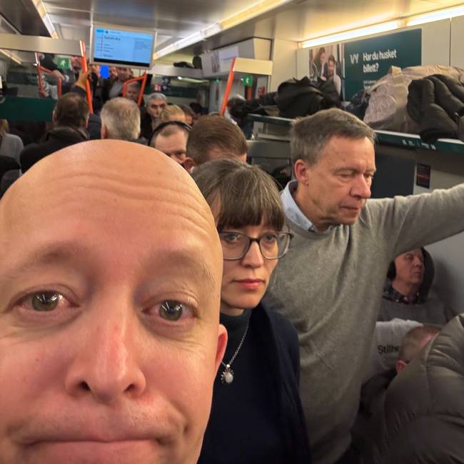 Photo: Cato Gjertsen / Private Cato Gjertsen on the overcrowded train