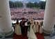 Cornelius Poppe / NTB Kronprinsesse Mette-Marit holder Marius på armen mens hun og kronprins Haakon står på Slottsbalkongen og vinker til folkehavet på Slottsplassen etter kronprinsparets bryllup 25. august 2001