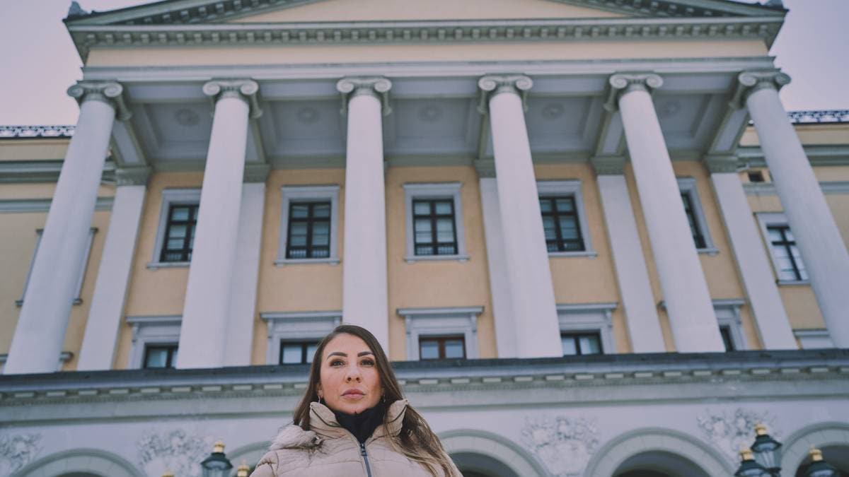 Hun ble misbrukt av Epstein i flere år: Ber Mette-Marit si unnskyld