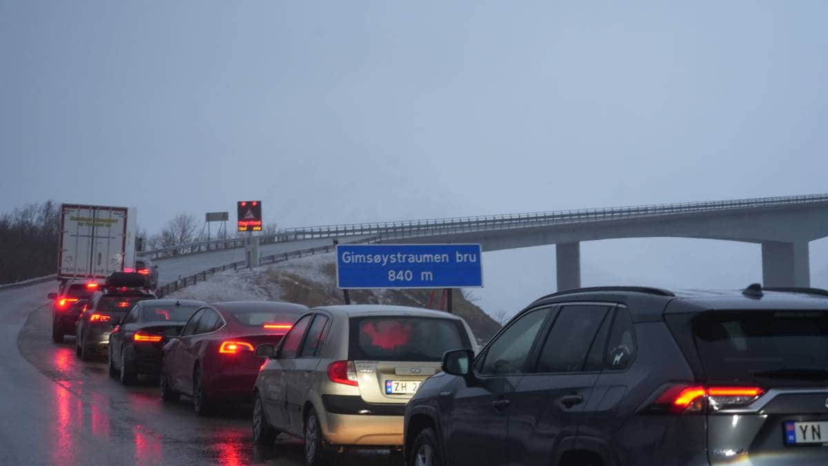 Stoppet flere som prøvde å kjøre over stengt bru