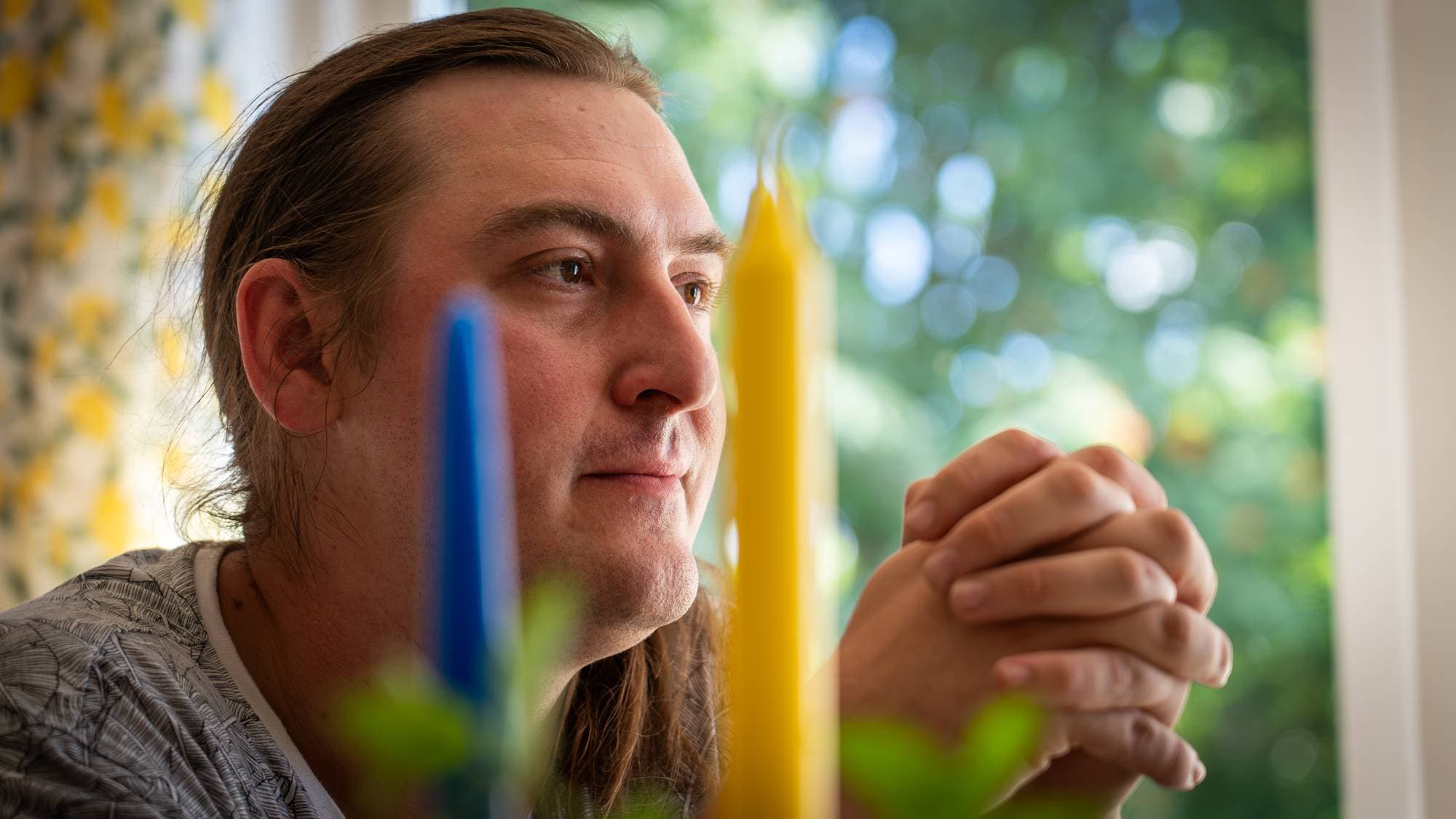 Med kollektiv beskyttelse er framtiden usikker. Likevel satser Dmytro Demchenko på utdanning for å bygge et liv i Norge for seg selv og familien.